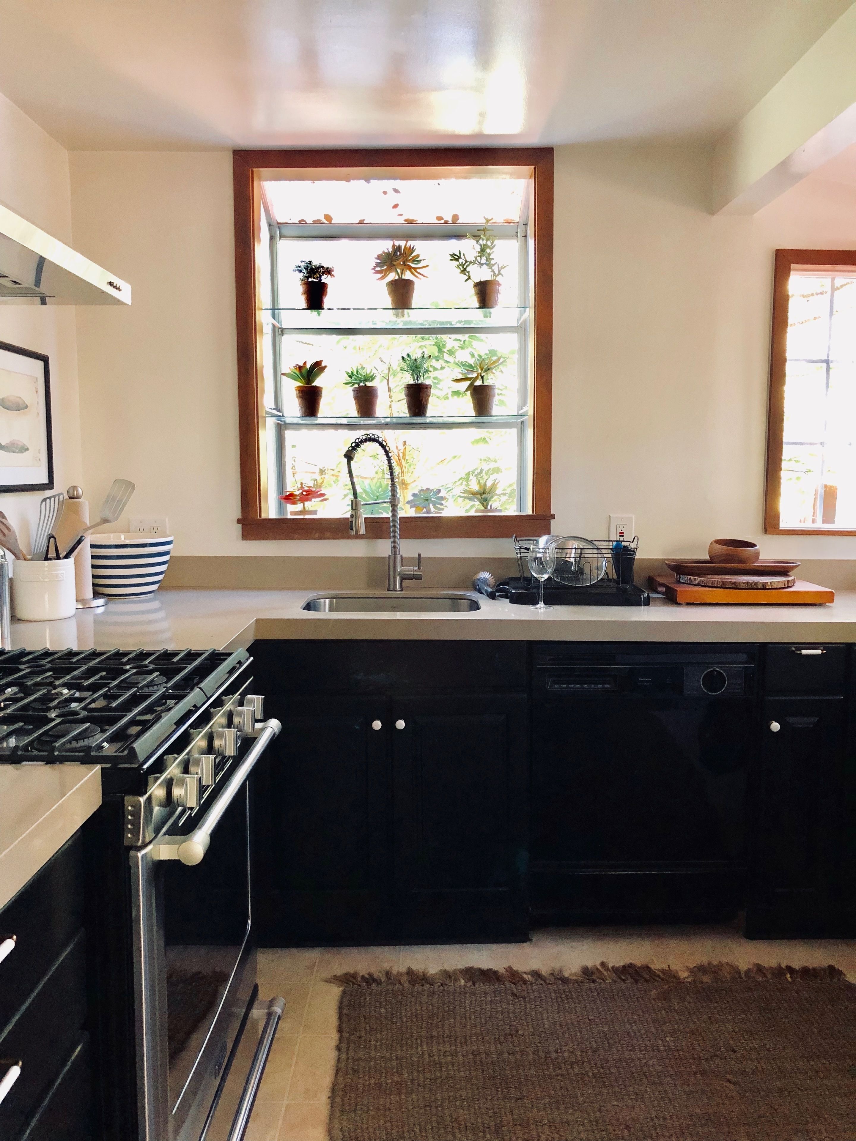family cottage, multiple beds, kitchen, garden view (the creekside cottage) | private kitchen | coffee/tea maker, electric kettle