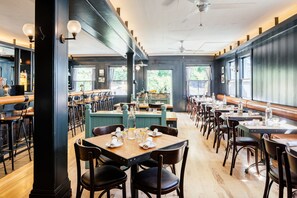 Lunch, dinner, brunch served; American cuisine