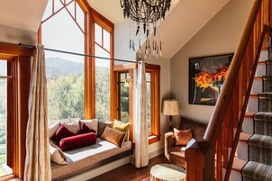 特级复式房, 1 张特大床, 冰箱, 花园景观 (The Drake Suite) | 羽绒被、遮光窗帘、熨斗/熨板、免费 WiFi