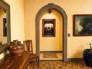 Interior detail - 1915 Hotel (Alajuela)