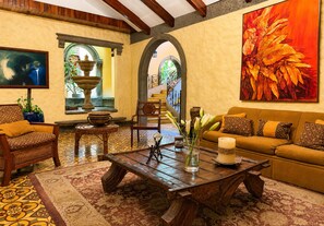 Interior detail - 1915 Hotel (Alajuela)