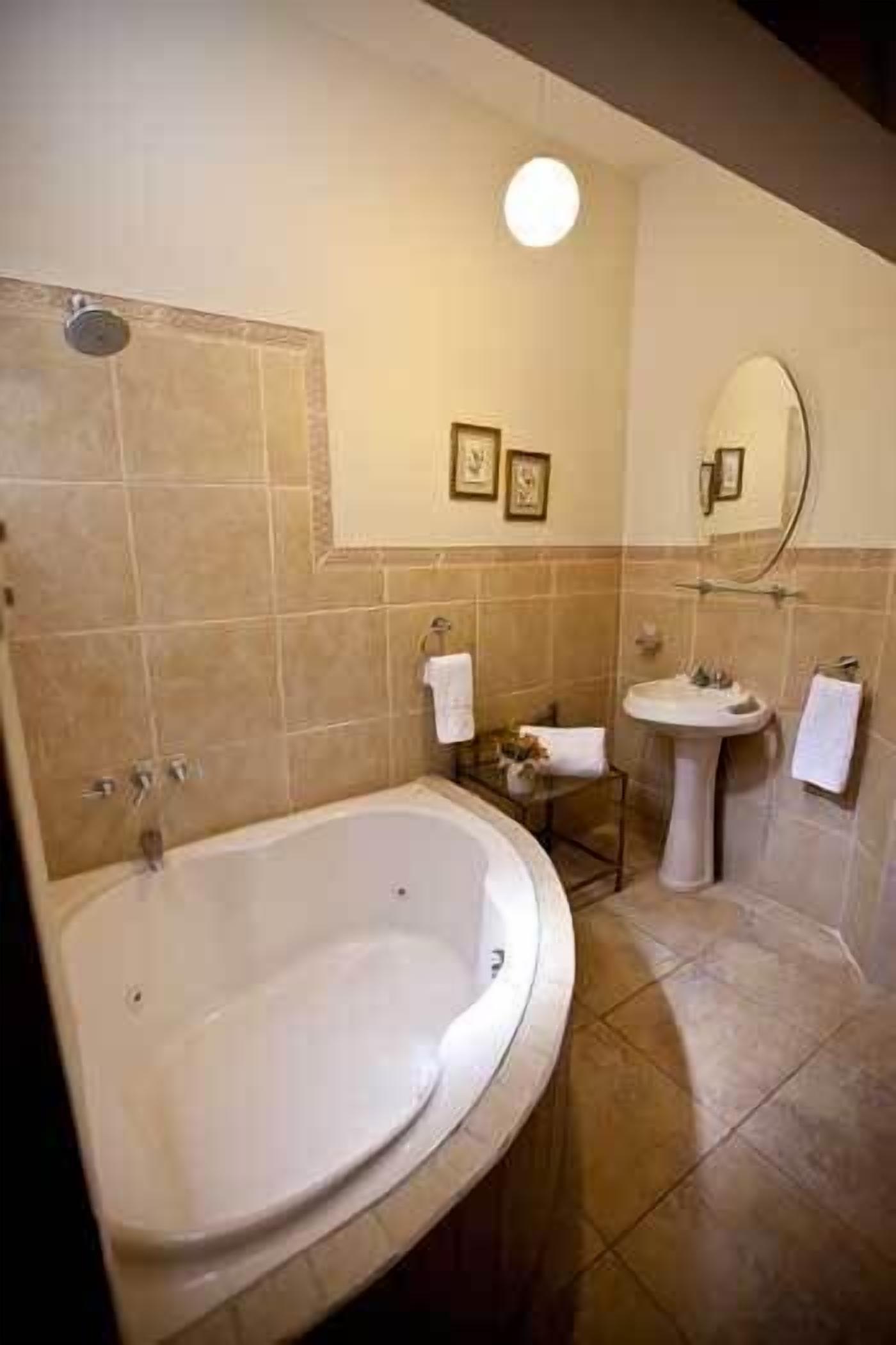 suite, jetted tub | bathroom | free toiletries, towels, soap, shampoo