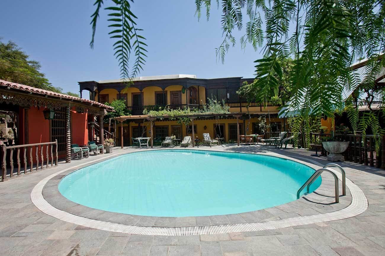 outdoor pool, pool loungers