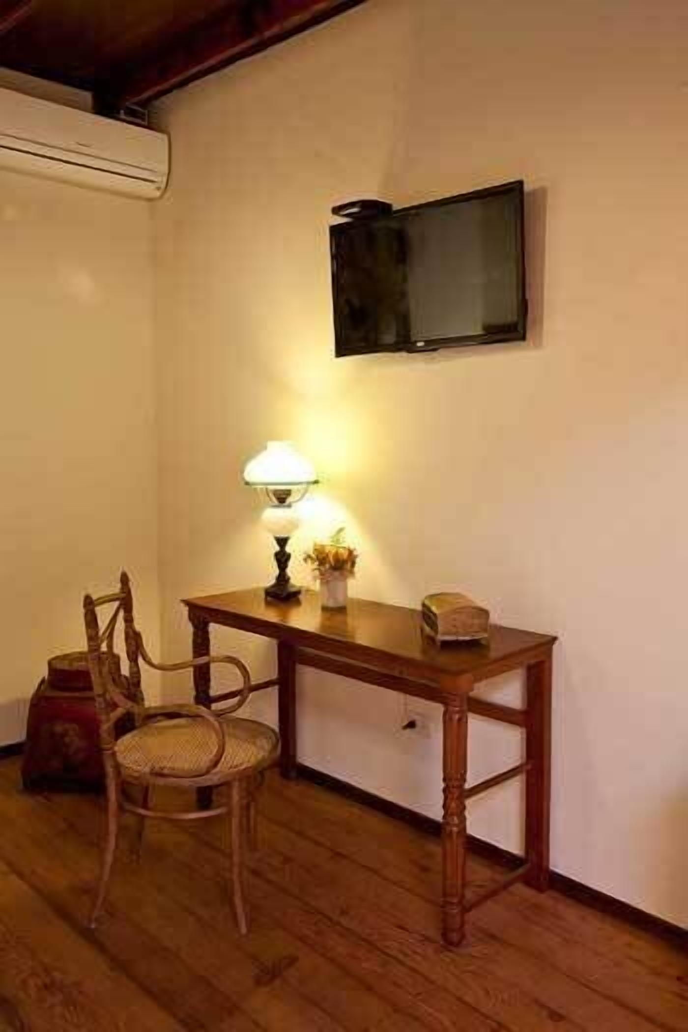 suite, jetted tub | 1 bedroom, free wifi, bed sheets