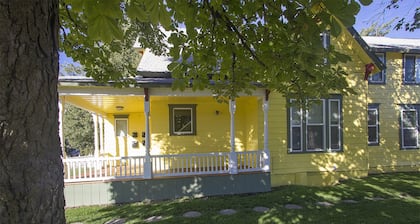 Maple Leaf Manor Suites