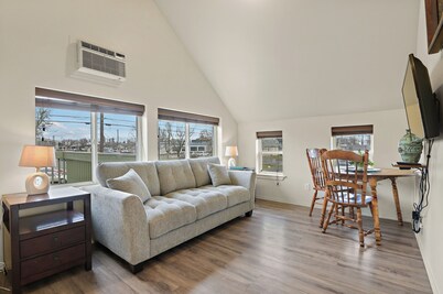 Maple Leaf Manor Suites