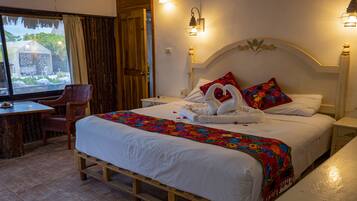 Cabaña Confort, 1 cama King size, baño en la habitación, junto a la playa | 1 habitación, decoración personalizada y escritorio