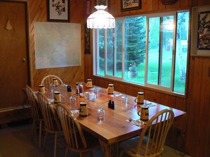 Dining - Smoky Bear Ranch Bed & Breakfast & Cabins (Columbia Falls)