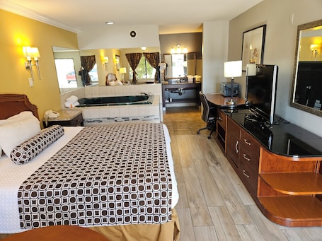 Standard Room, 1 King Bed, Jetted Tub | Desk, free WiFi, bed sheets