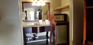 Standard Room, 2 Queen Beds | Desk, free WiFi, bed sheets - Fullerton Inn - Near Medieval Times (Fullerton)