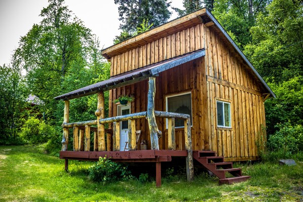 Cabin, Mountain View, Mountainside (#5 Sockeye) | Front of property