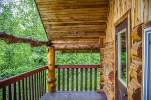 Huisje, balkon, uitzicht op gebergte (#2 Baby Bear) | Terras