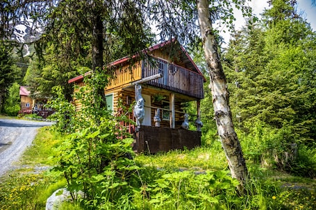 家庭小屋, 阳台, 山腰 (#3 Mama Bear) | 折叠床/加床(额外收费)、免费 WiFi、床单