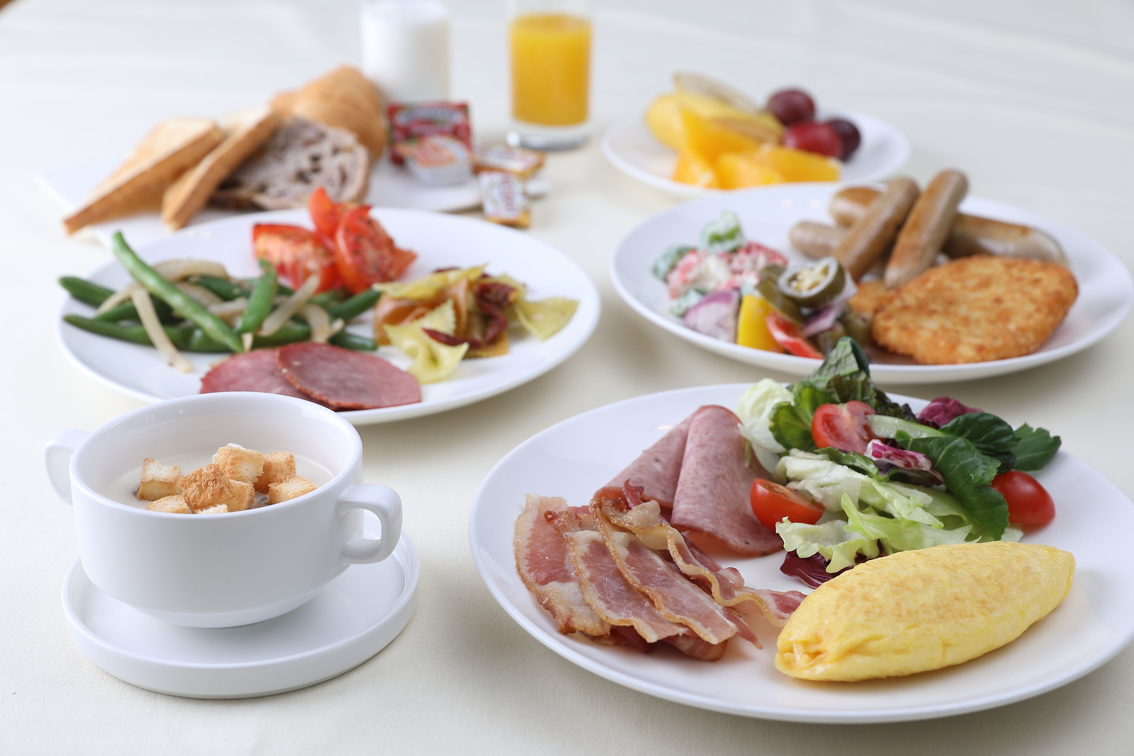 Buffet breakfast on weekdays (KRW 22000 per person)
