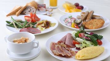 Buffet breakfast on weekdays (KRW 22000 per person)