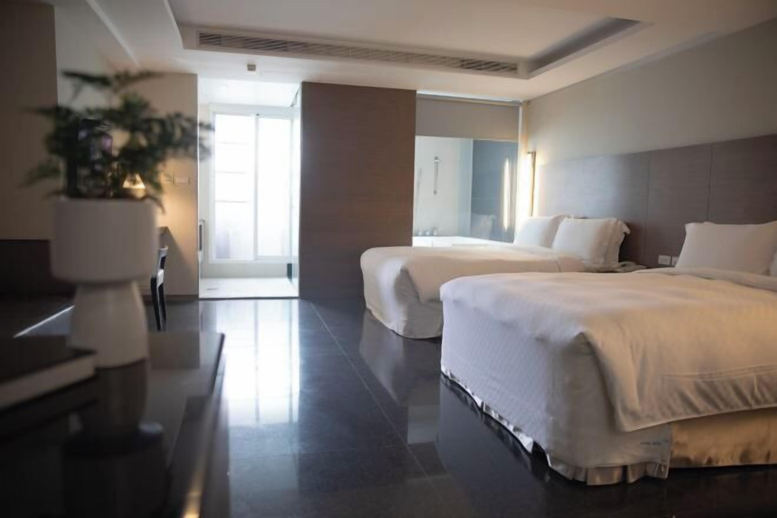 Premium bedding, in-room safe, desk, soundproofing