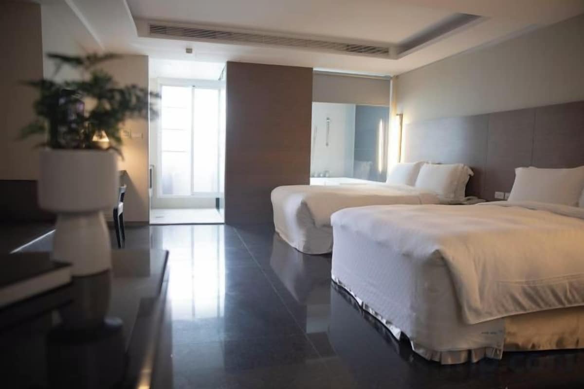 Premium bedding, in-room safe, desk, soundproofing