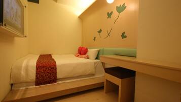 Standard Double Room (地下室, Basement) | Down comforters, bed sheets