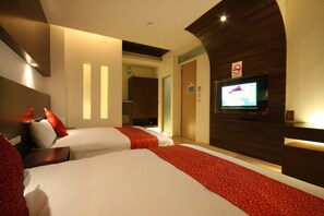 Standard Quadruple Room (地下室, Basement) | Down comforters, bed sheets - Quan Fu Tan Hui Hotel (Yuchi)