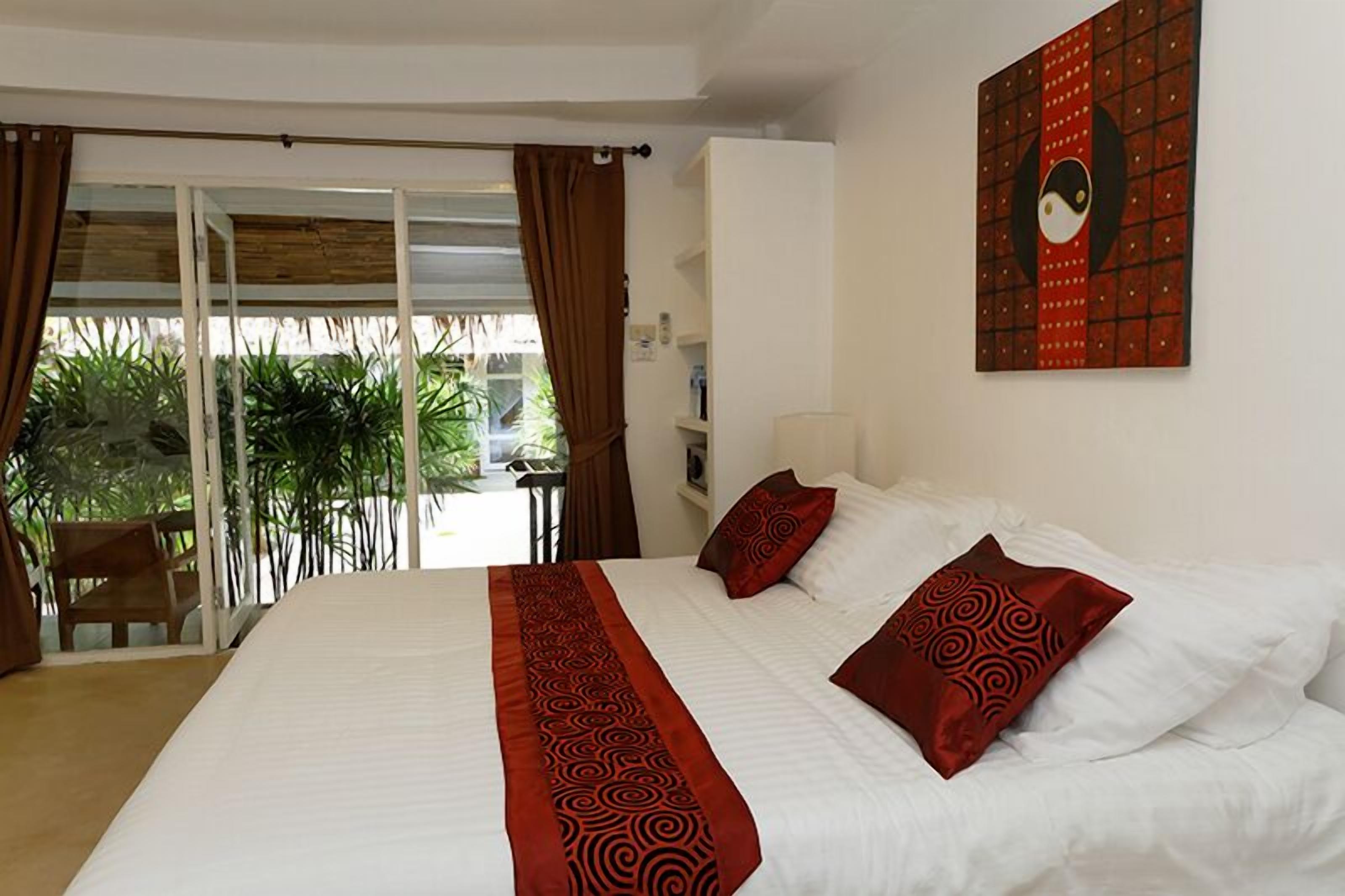 deluxe bungalow | minibar, in-room safe, blackout curtains, cots/infant beds