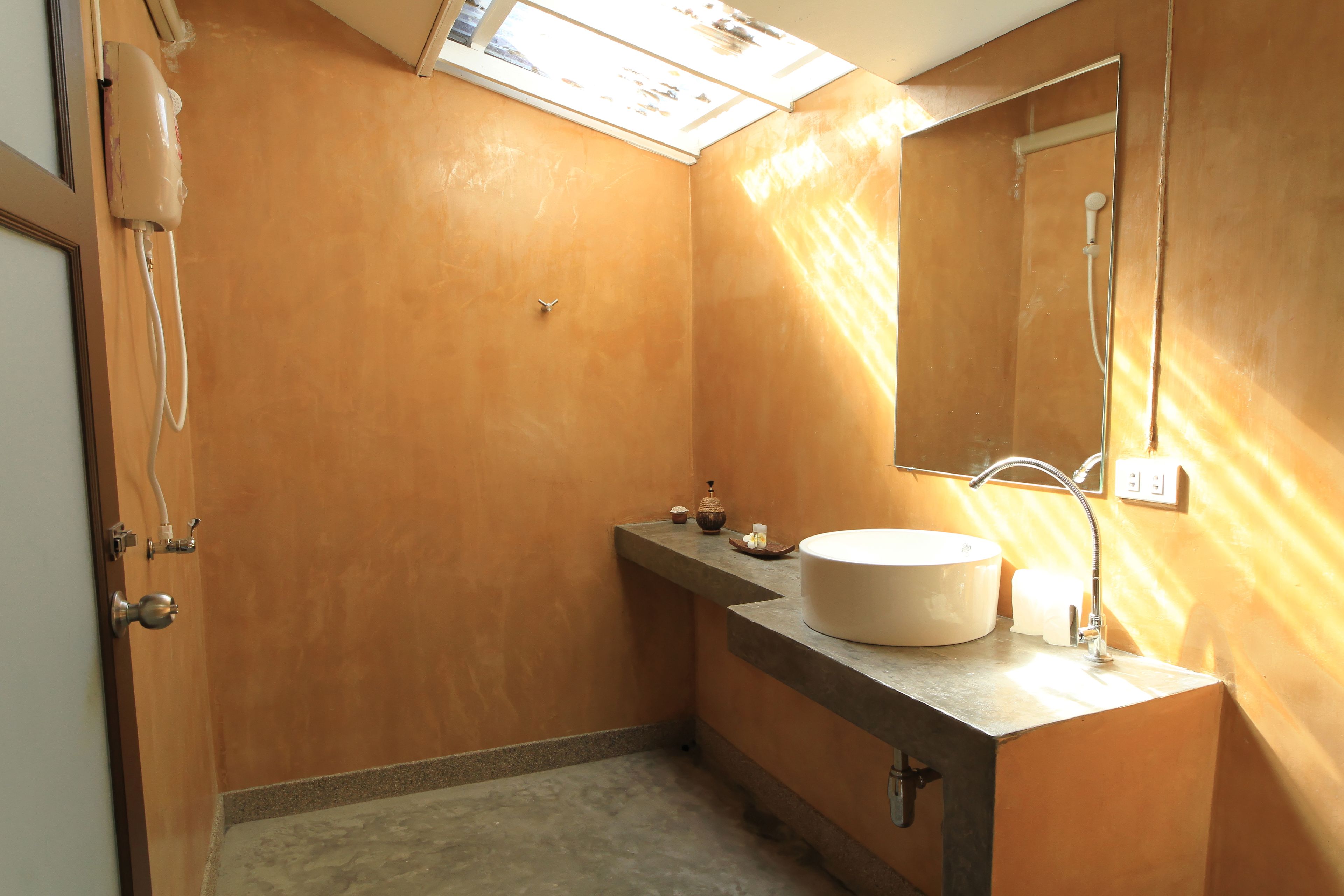 shower, free toiletries, towels