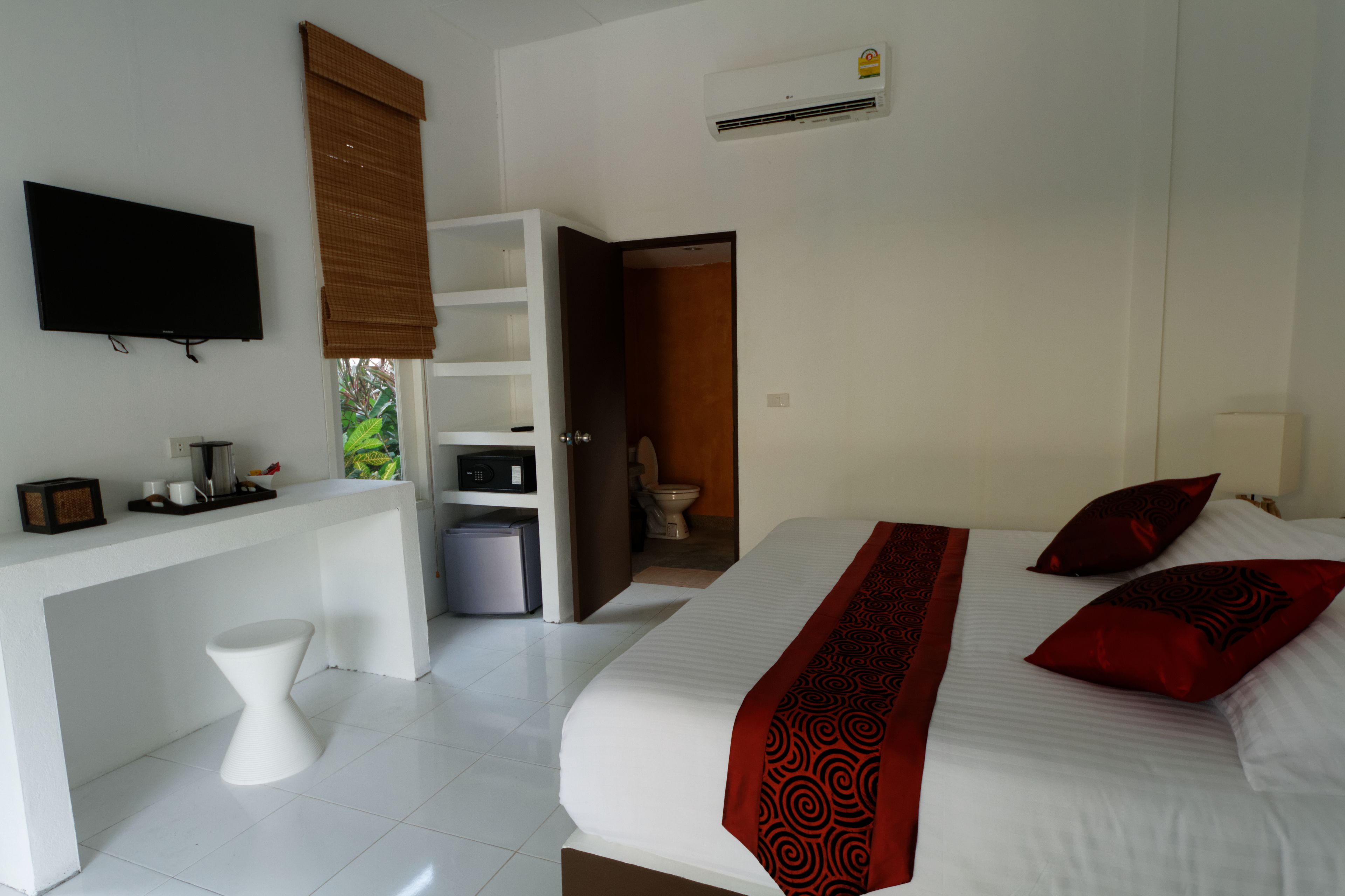 deluxe bungalow | minibar, in-room safe, blackout curtains, cots/infant beds