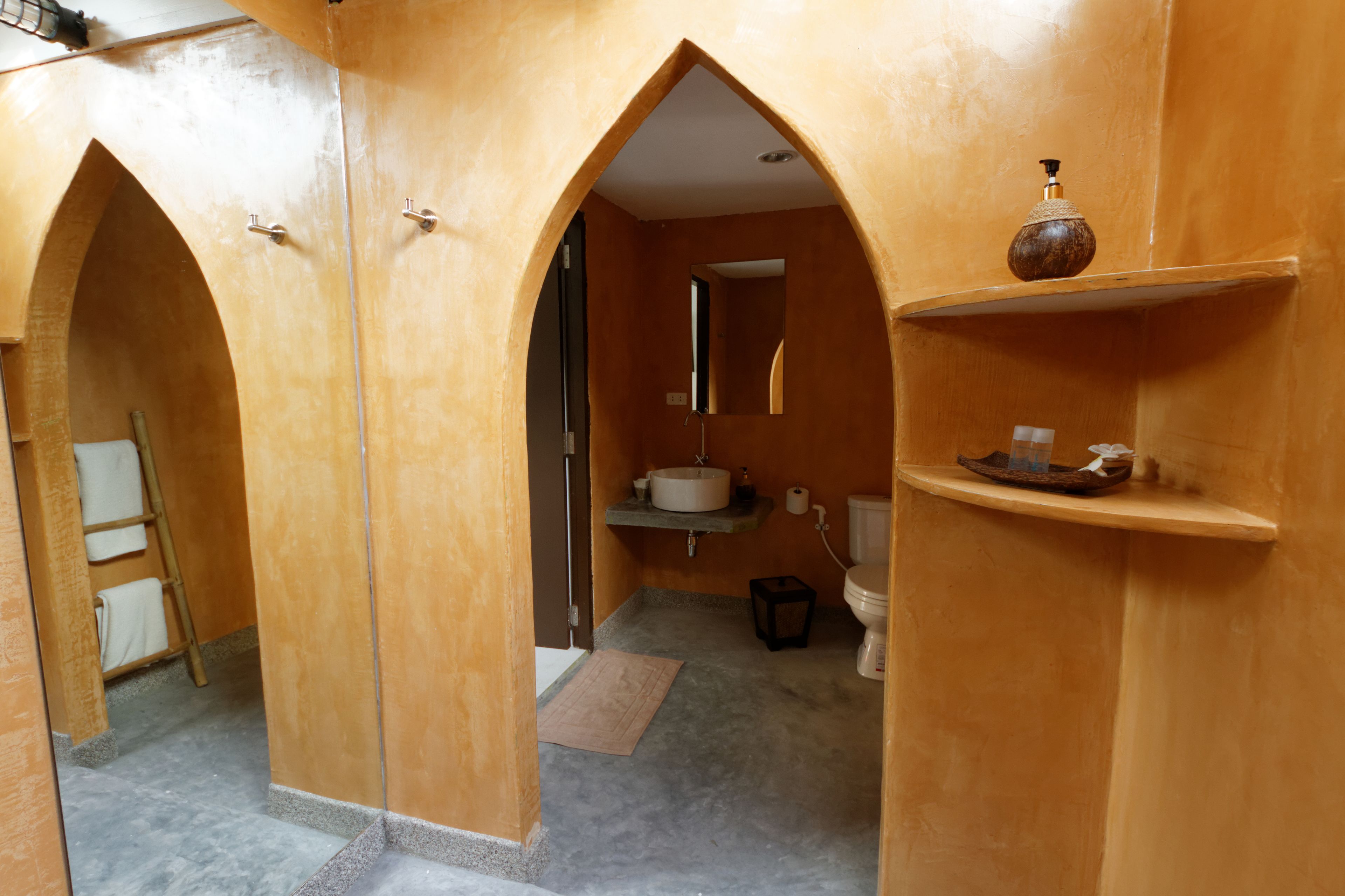 deluxe bungalow | bathroom | shower, free toiletries, towels