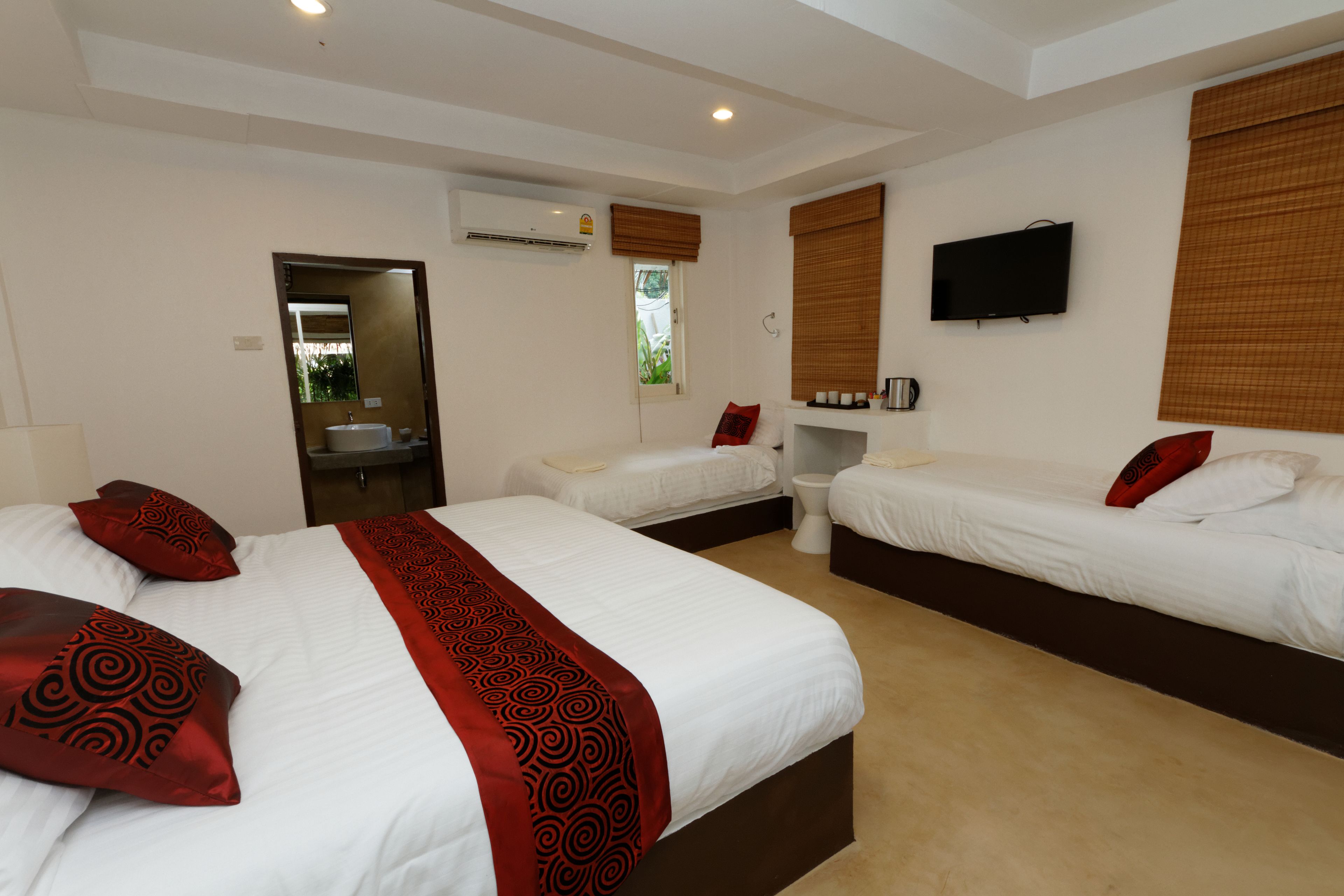 family bungalow | minibar, in-room safe, blackout curtains, cots/infant beds