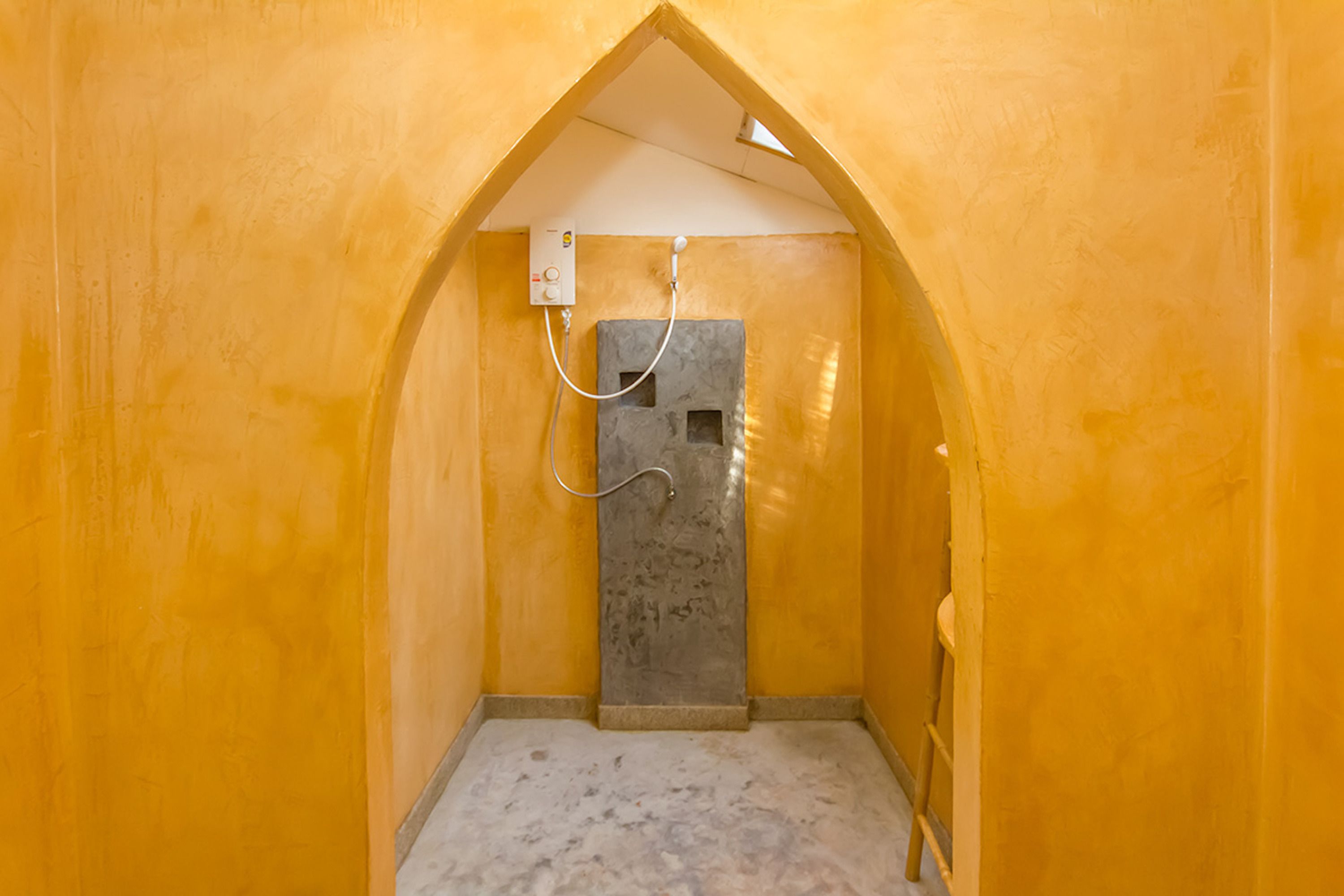 deluxe bungalow | bathroom | shower, free toiletries, towels