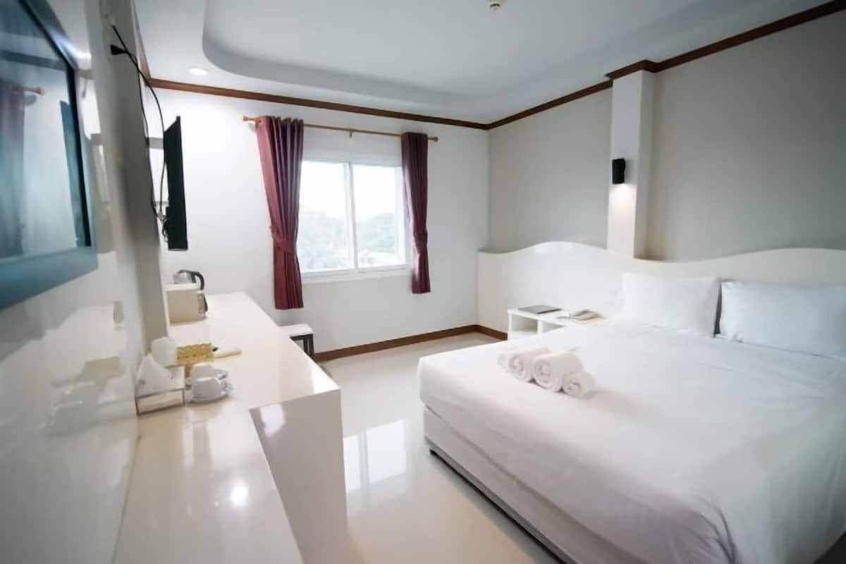 Minibar (free items), in-room safe, desk, cribs/infant beds