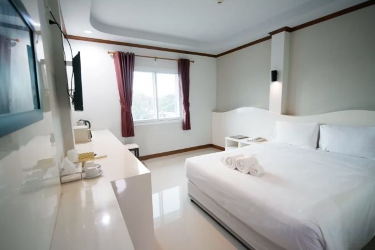 Minibar (free items), in-room safe, desk, cribs/infant beds