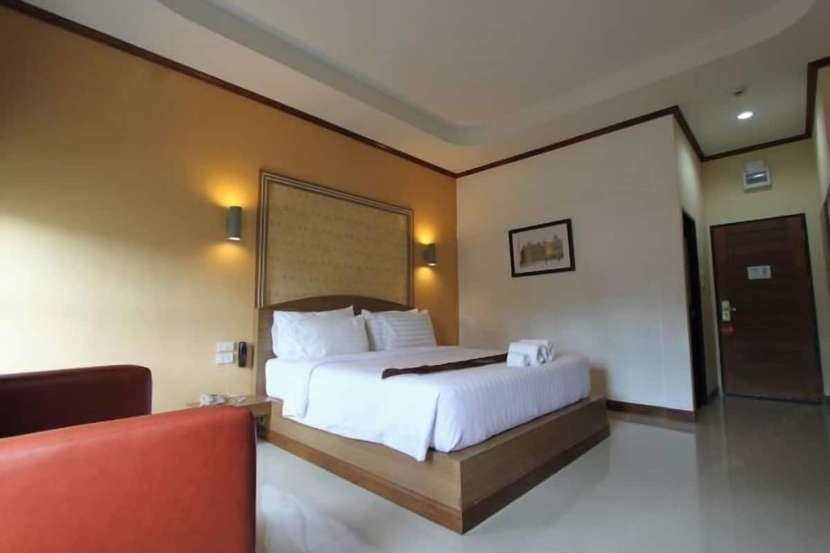 Minibar (free items), in-room safe, desk, cribs/infant beds