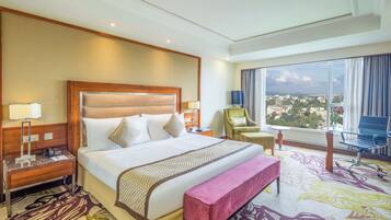 1 quarto, cofres nos quartos, escrivaninha, cortinas blackout