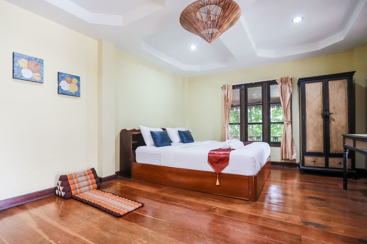 Thai Chalet | In-room safe, WiFi (free)