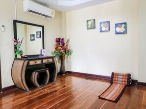 Thai Chalet | Brankas dan Wi-Fi gratis