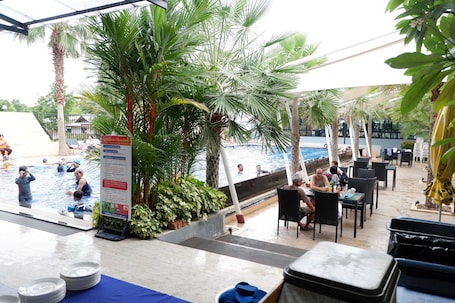 Breakfast, lunch, dinner served; Thai cuisine