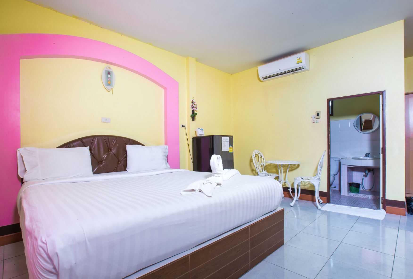 In-room safe, free WiFi