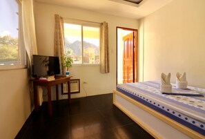 In-room safe, desk, blackout drapes, free WiFi - Rosanna's Pension (El Nido)