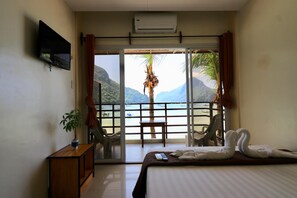 In-room safe, desk, blackout drapes, free WiFi - Rosanna's Pension (El Nido)