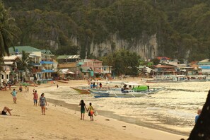 On the beach - Rosanna's Pension (El Nido)