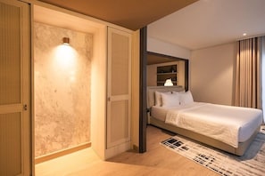 Deluxe King Room | Living area | 32-inch LCD TV with cable channels, TV