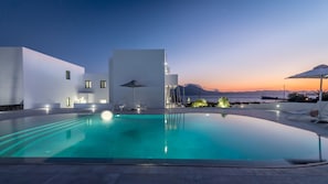Outdoor pool, free cabanas, pool umbrellas - Olea Bay Hotel (Milos)