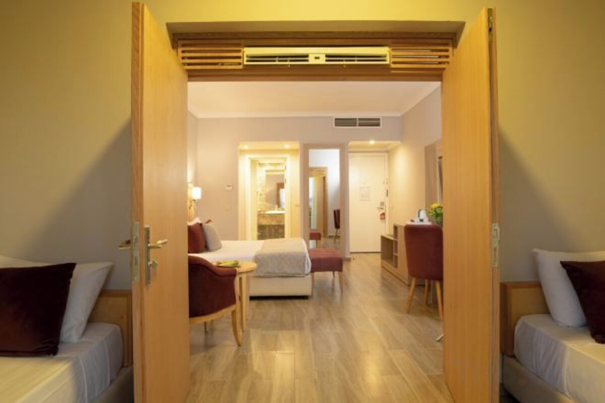 Egyptian cotton sheets, premium bedding, pillow-top beds, minibar