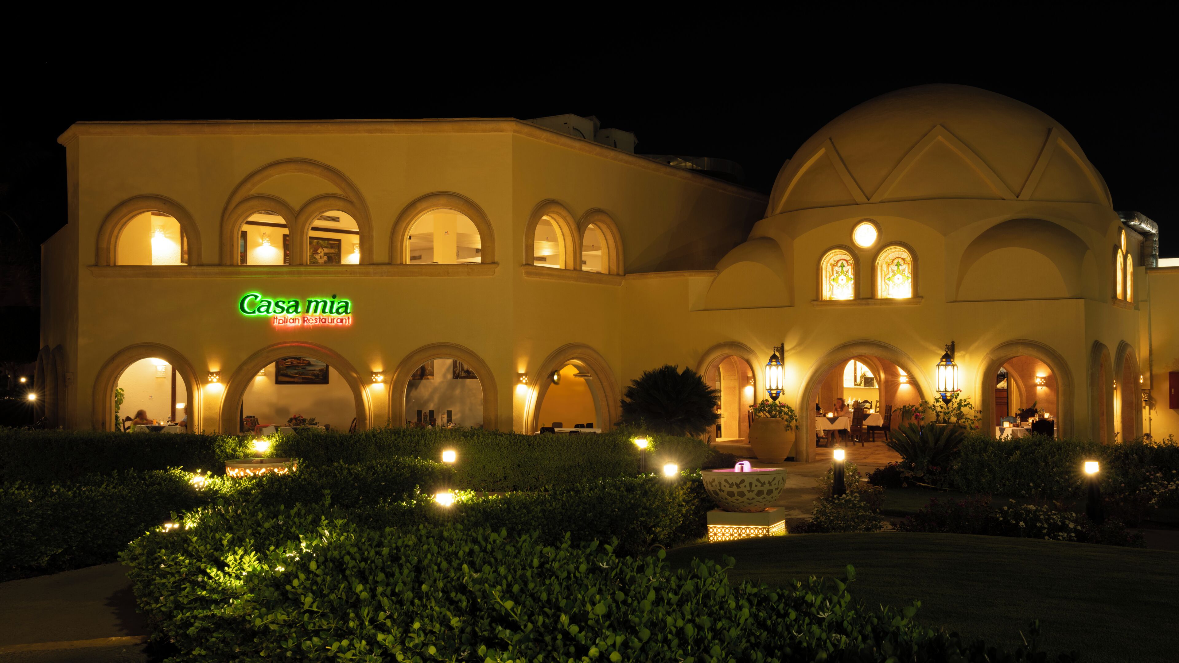 8 Restaurants; Frühstück, Mittagessen und Abendessen werden serviert