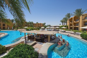 Swim-up bar
