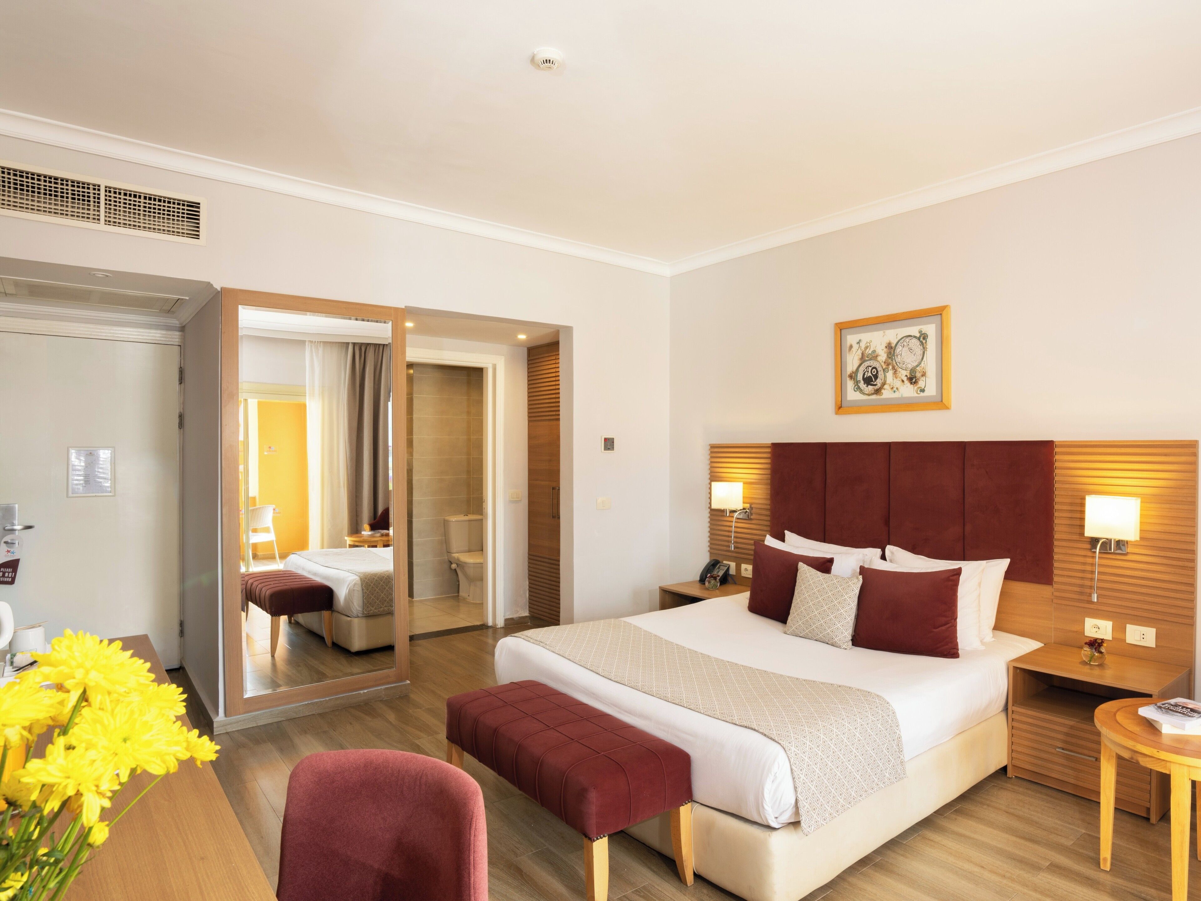 Premium Room, Garden View | Egyptian cotton sheets, premium bedding, minibar, in-room safe