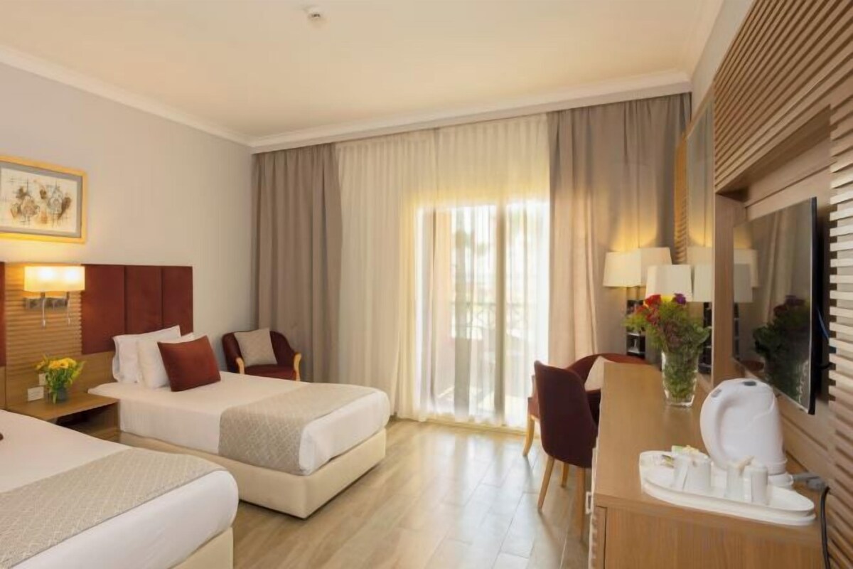 Egyptian cotton sheets, premium bedding, pillow-top beds, minibar
