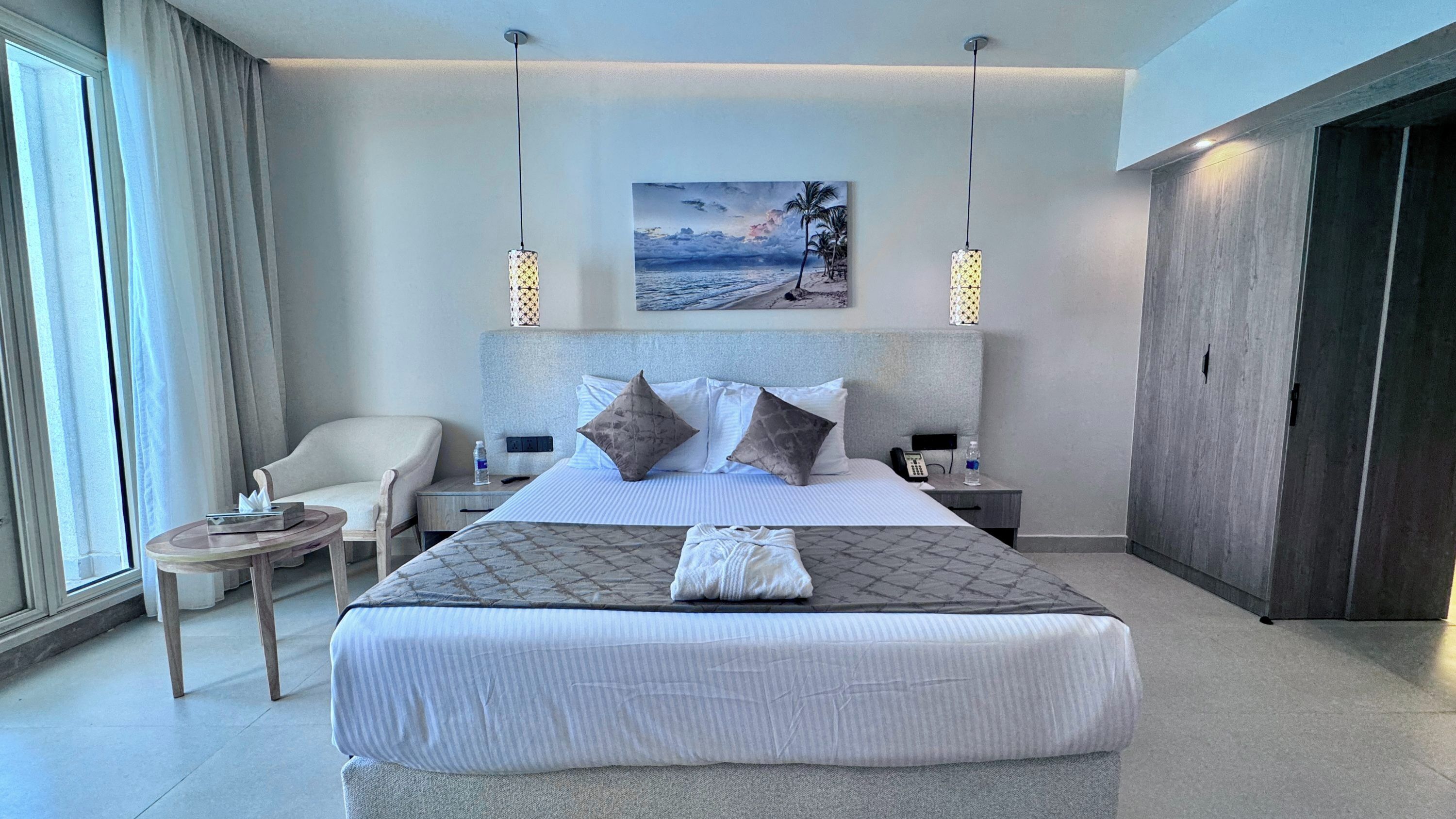 Habitación Confort con 1 cama matrimonial o 2 individuales, vista a la alberca | Sábanas de algodón egipcio, ropa de cama de alta calidad y minibar 