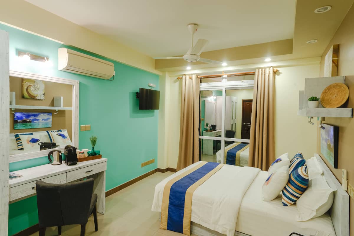 in-room safe, desk, iron/ironing board, free wifi