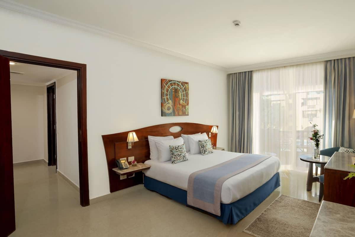 Family Room, 2 Bedrooms